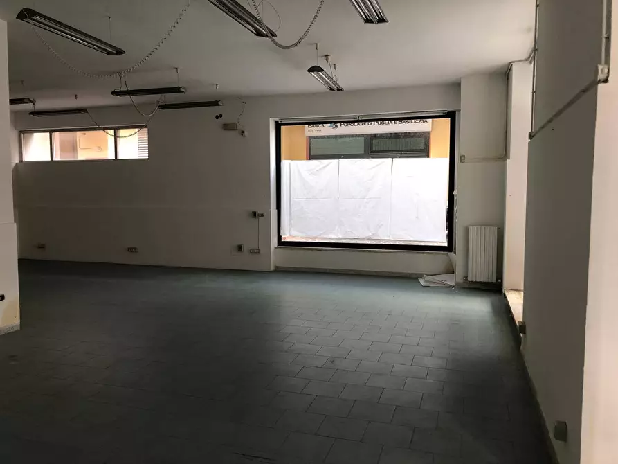 Immagine 9 di Locale commerciale   a Giulianova