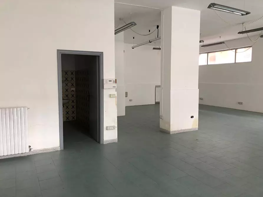 Immagine 5 di Locale commerciale   a Giulianova