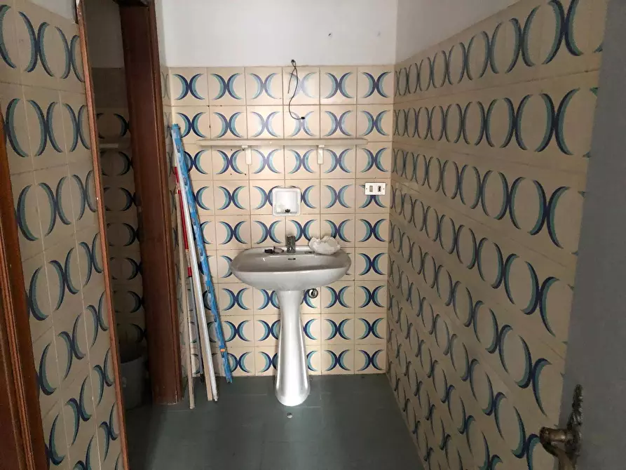 Immagine 10 di Locale commerciale   a Giulianova