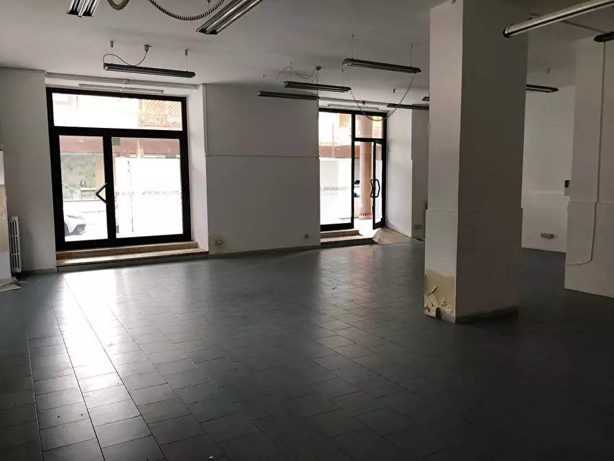 Immagine 8 di Locale commerciale   a Giulianova
