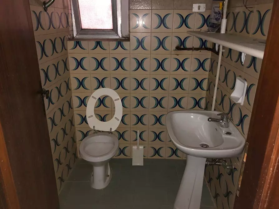 Immagine 11 di Locale commerciale   a Giulianova