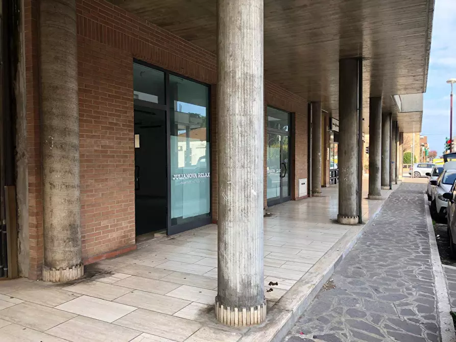 Immagine 3 di Locale commerciale   a Giulianova