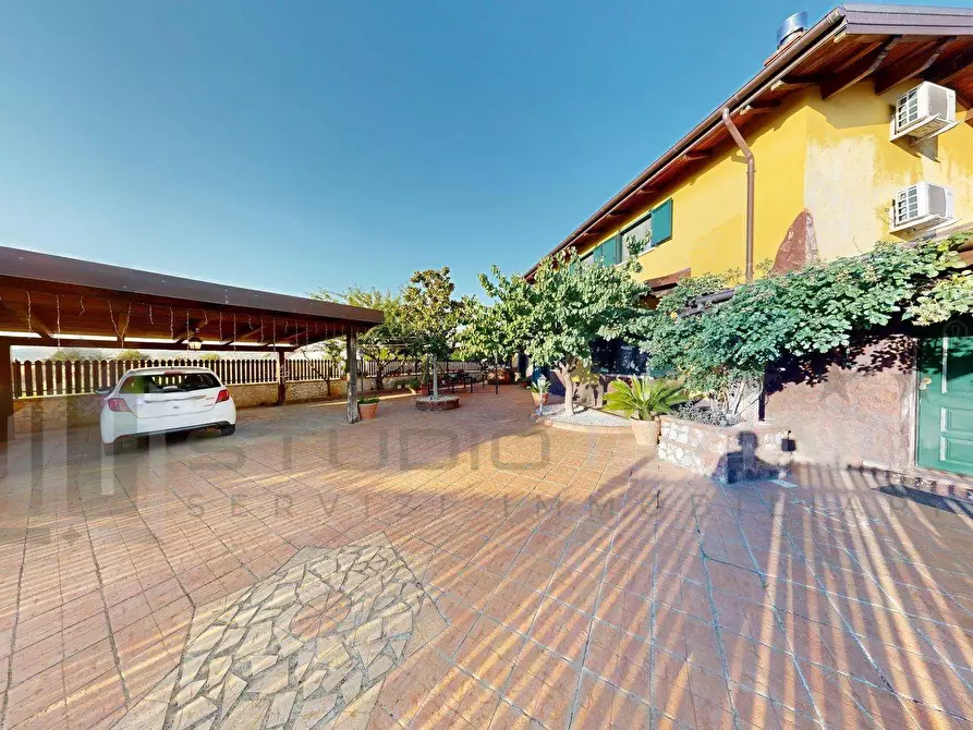 Immagine 1 di Villa in vendita  in C.DA VALLELEOTA 102 a Altilia