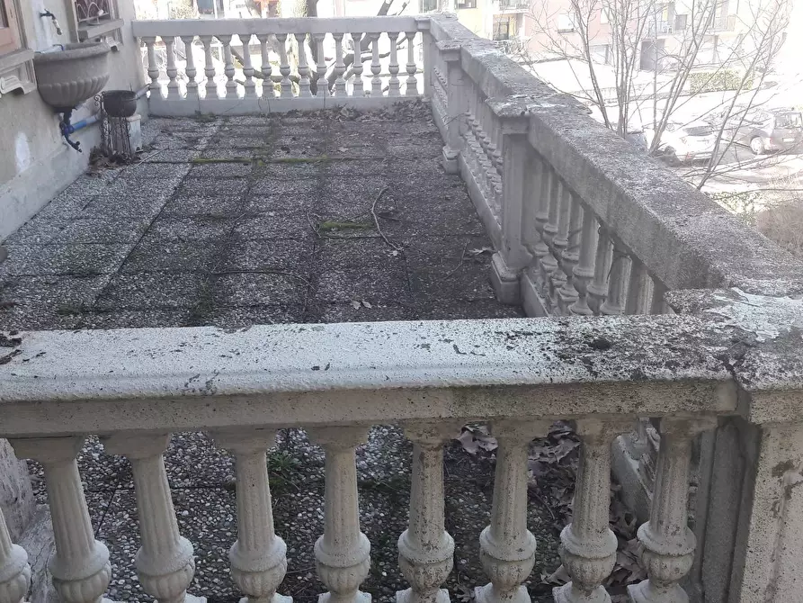 Immagine 3 di Villa in vendita  a Besano