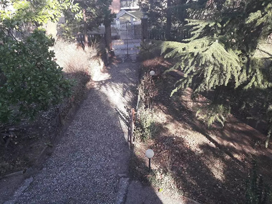 Immagine 5 di Villa in vendita  a Besano