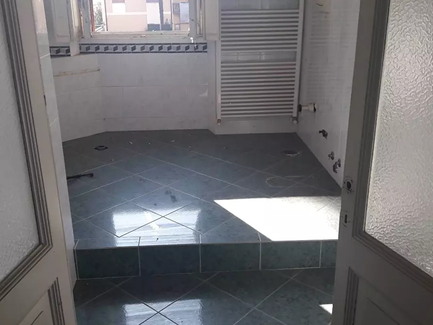 Immagine 11 di Villa in vendita  a Besano