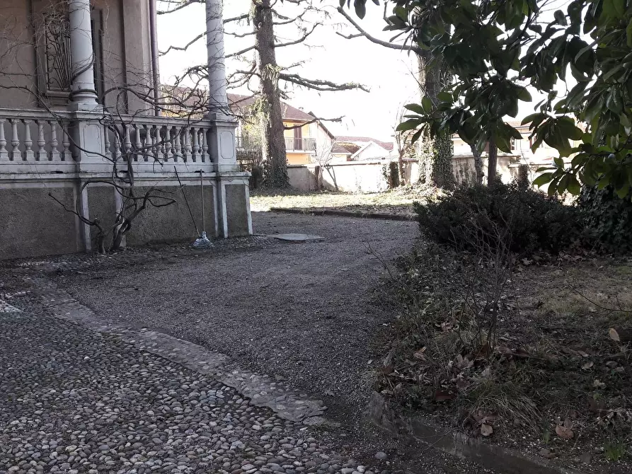 Immagine 7 di Villa in vendita  a Besano
