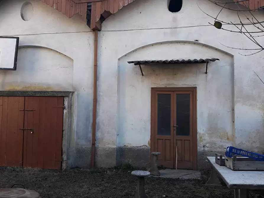 Immagine 21 di Villa in vendita  a Besano