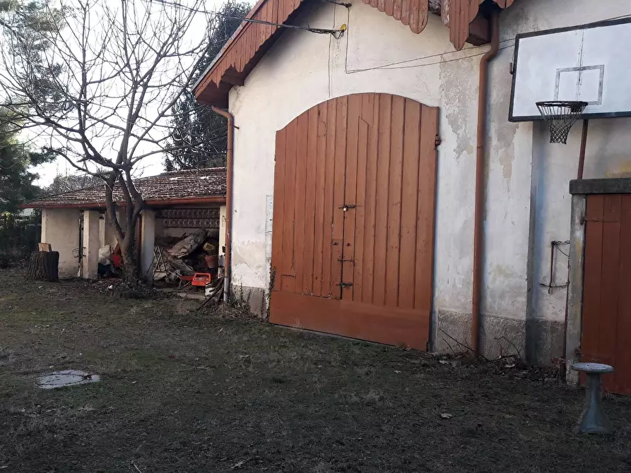 Immagine 23 di Villa in vendita  a Besano