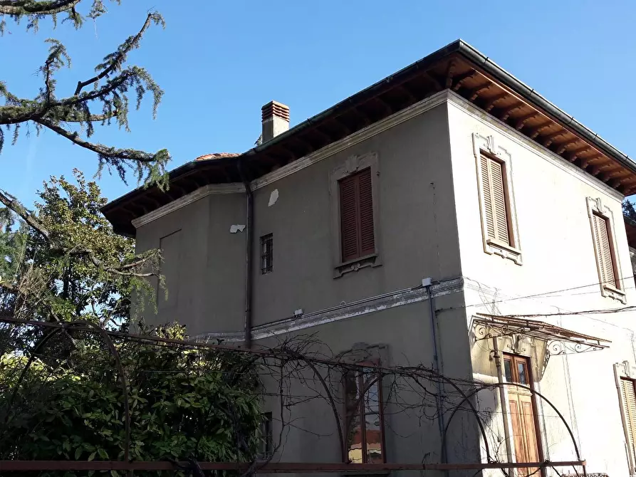 Immagine 4 di Villa in vendita  a Besano