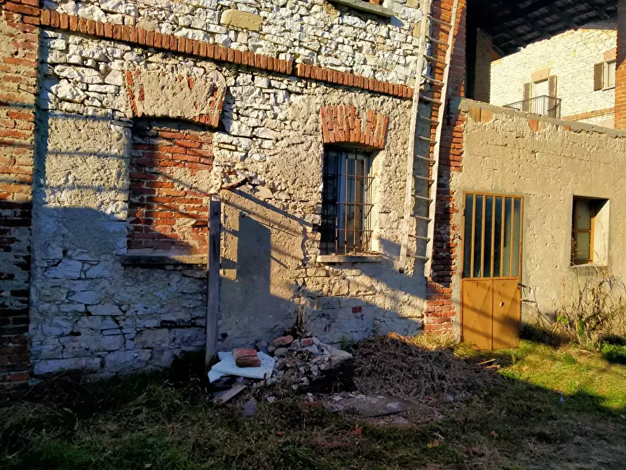 Immagine 21 di Rustico / casale in vendita  in morselli 26 a Biandronno