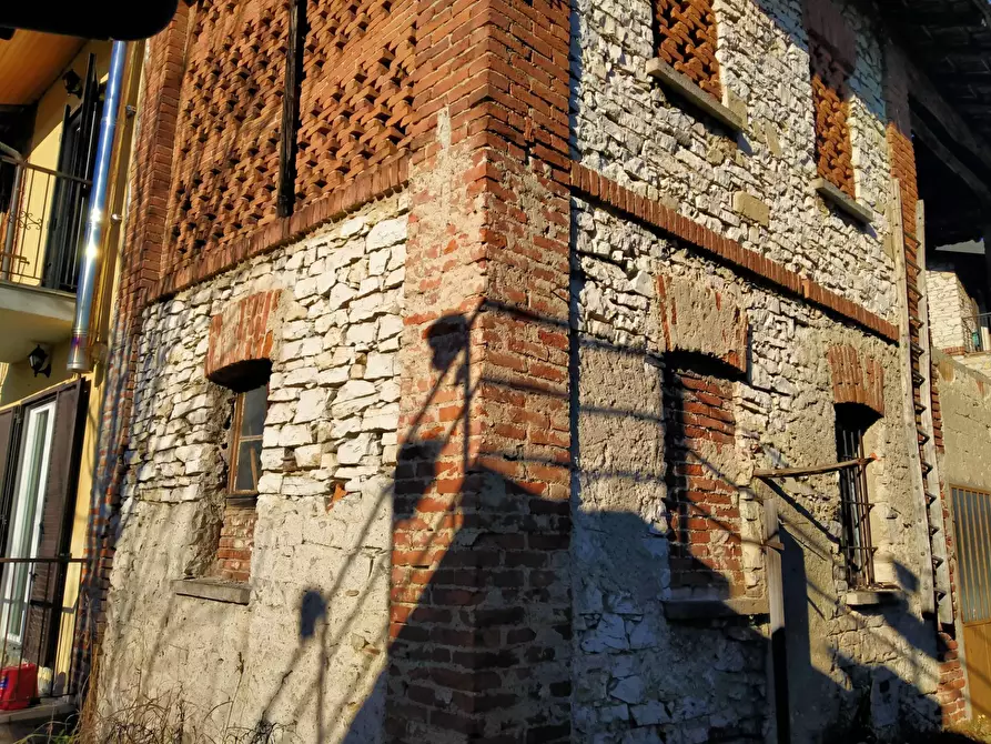 Immagine 24 di Rustico / casale in vendita  in morselli 26 a Biandronno