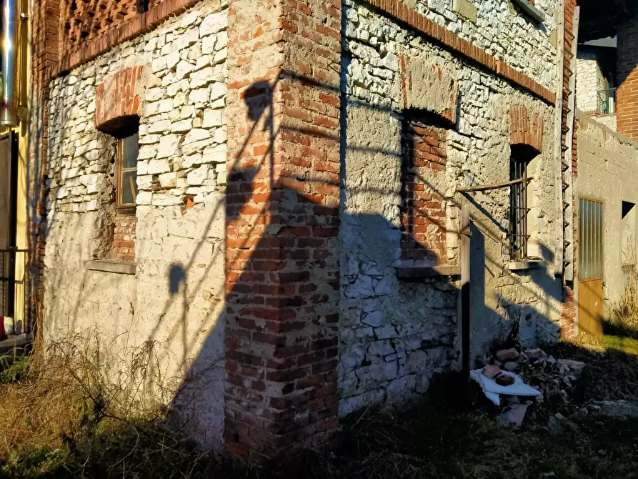 Immagine 25 di Rustico / casale in vendita  in morselli 26 a Biandronno