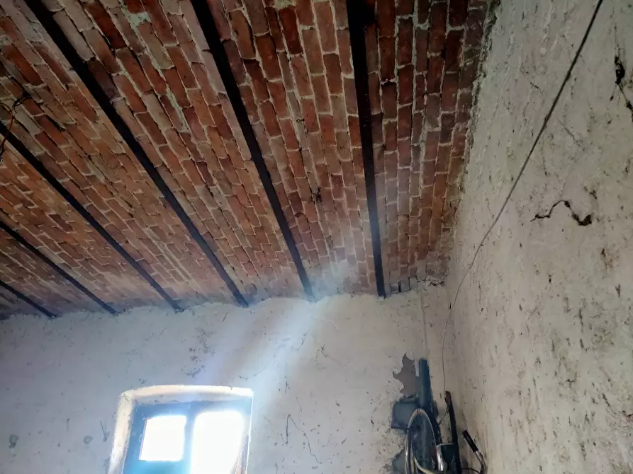 Immagine 52 di Rustico / casale in vendita  in morselli 26 a Biandronno
