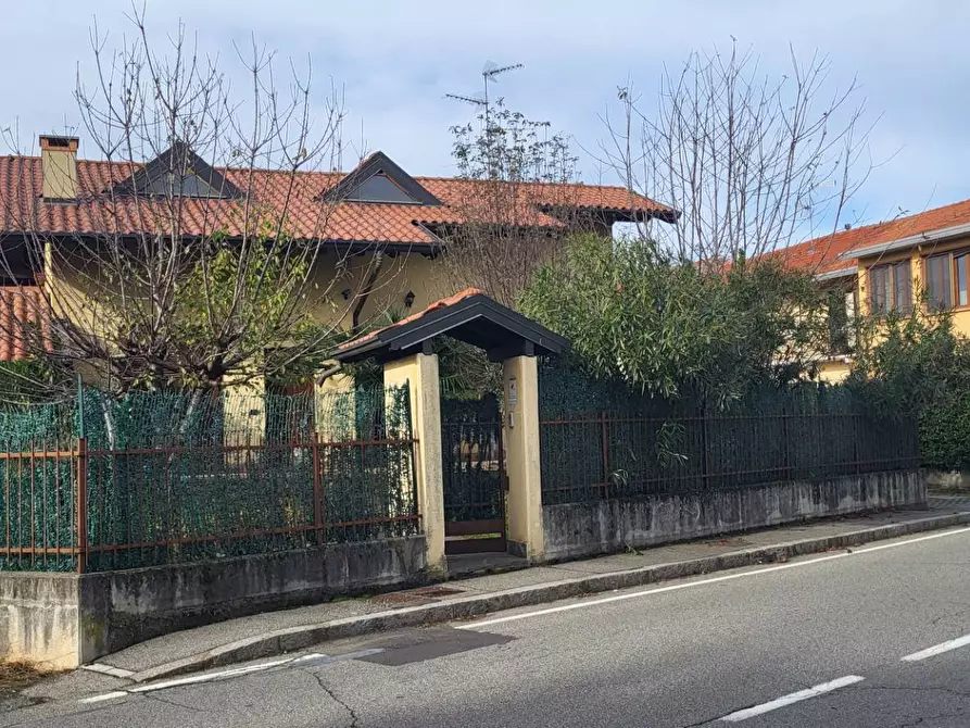 Immagine 6 di Villa in vendita  in Monte Grappa a Lonate Pozzolo