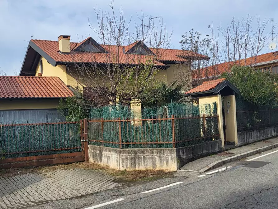 Immagine 7 di Villa in vendita  in Monte Grappa a Lonate Pozzolo