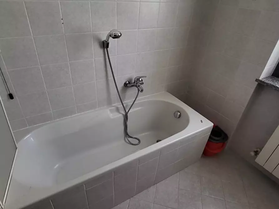 Immagine 14 di Villa in vendita  in Monte Grappa a Lonate Pozzolo