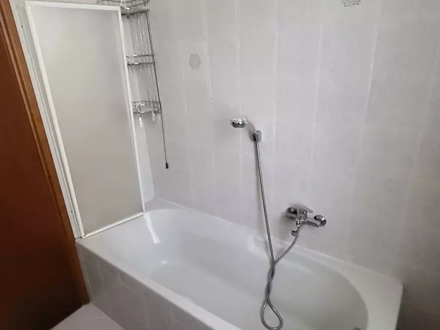 Immagine 15 di Villa in vendita  in Monte Grappa a Lonate Pozzolo