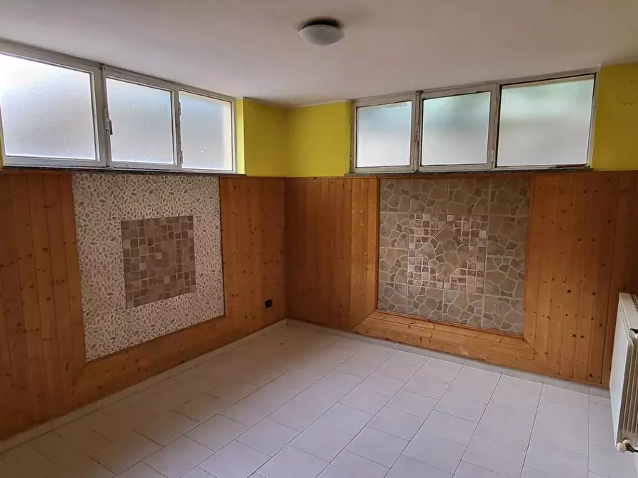 Immagine 31 di Villa in vendita  in Monte Grappa a Lonate Pozzolo