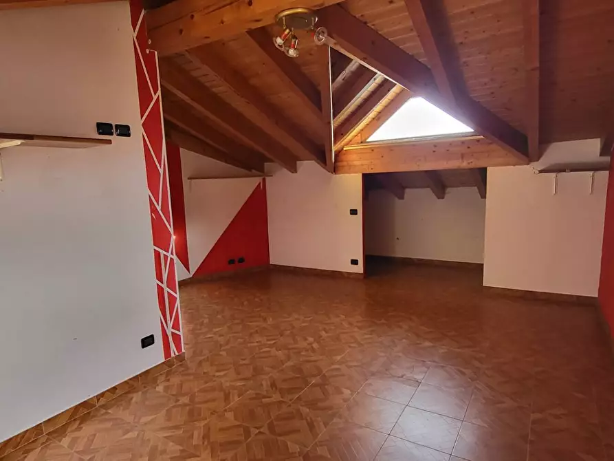 Immagine 21 di Villa in vendita  in Monte Grappa a Lonate Pozzolo