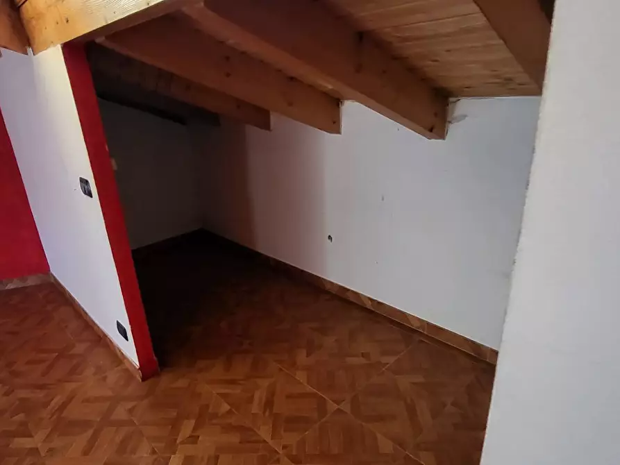 Immagine 22 di Villa in vendita  in Monte Grappa a Lonate Pozzolo