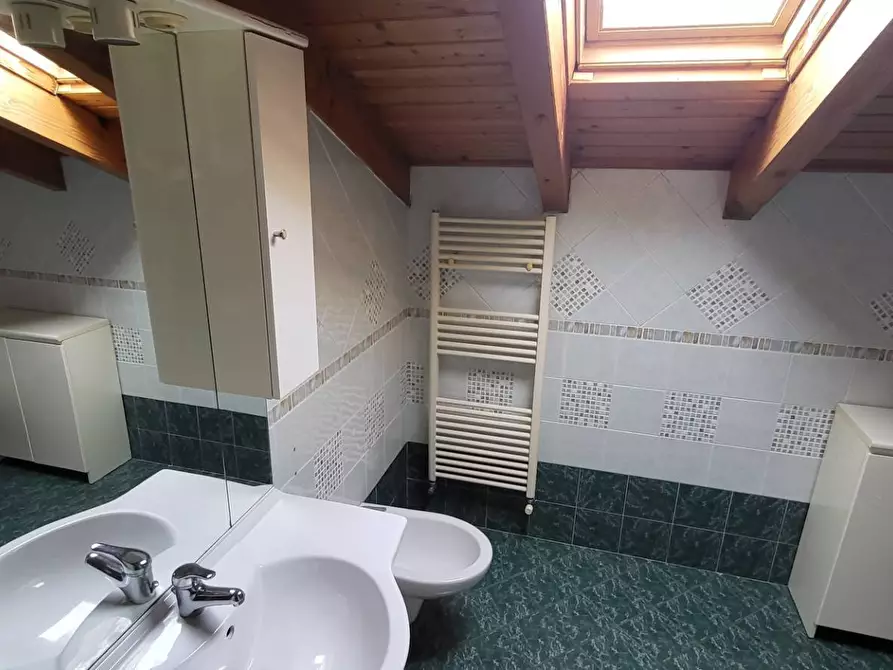 Immagine 25 di Villa in vendita  in Monte Grappa a Lonate Pozzolo