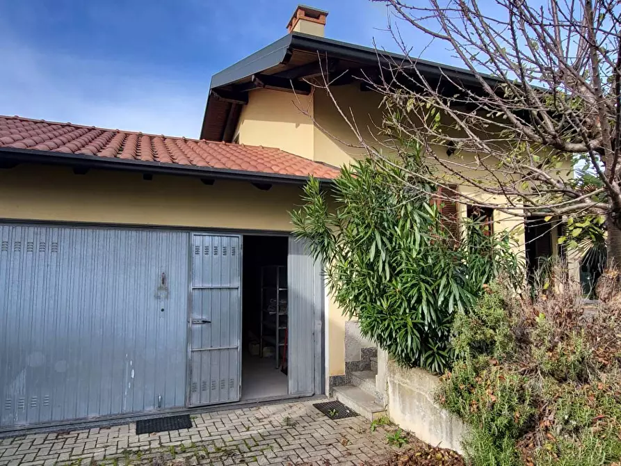 Immagine 38 di Villa in vendita  in Monte Grappa a Lonate Pozzolo