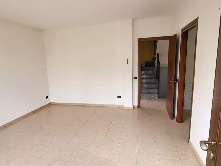 Immagine 8 di Villa in vendita  in Monte Grappa a Lonate Pozzolo