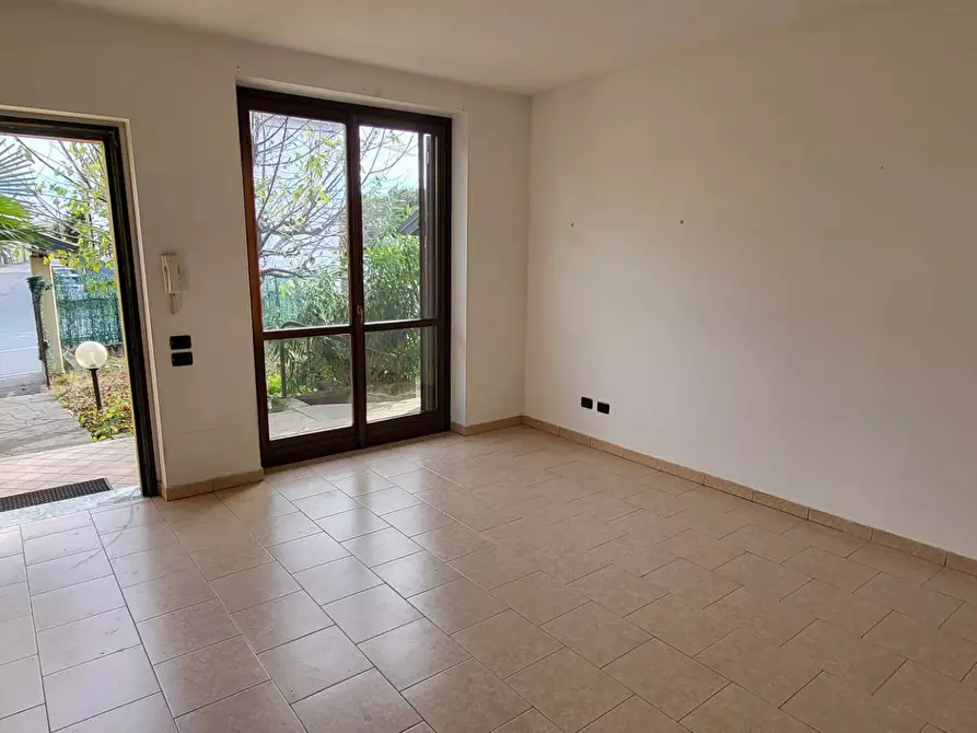 Immagine 9 di Villa in vendita  in Monte Grappa a Lonate Pozzolo