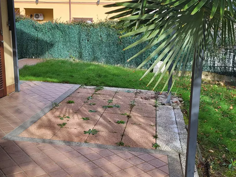 Immagine 3 di Villa in vendita  in Monte Grappa a Lonate Pozzolo