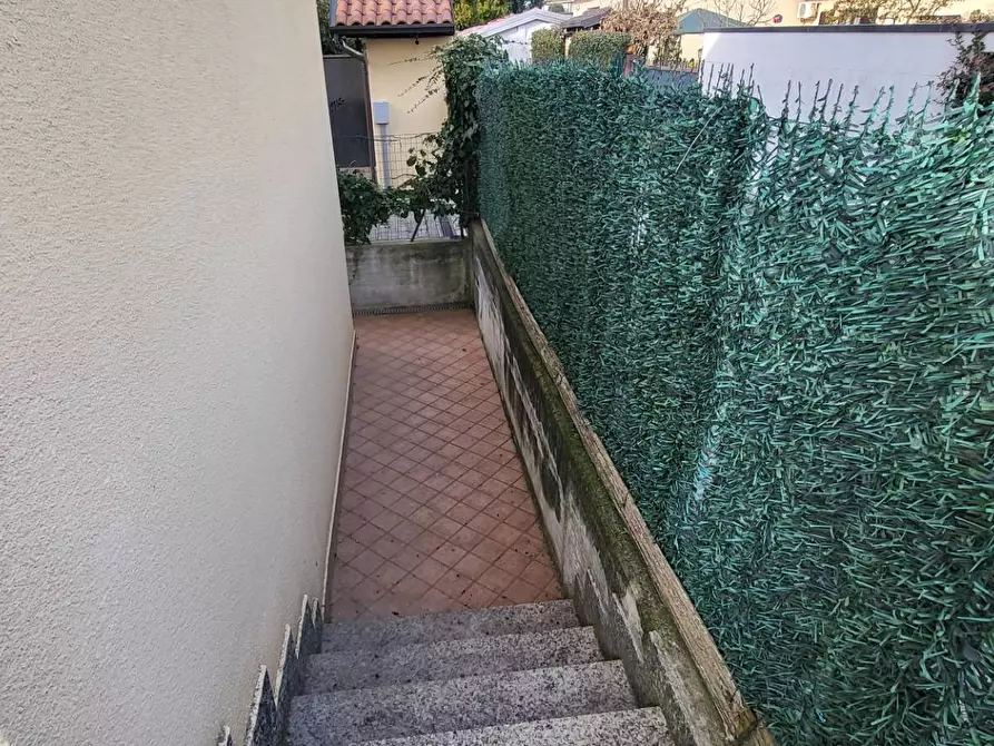 Immagine 37 di Villa in vendita  in Monte Grappa a Lonate Pozzolo