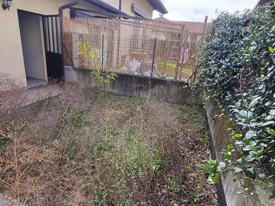 Immagine 41 di Villa in vendita  in Monte Grappa a Lonate Pozzolo