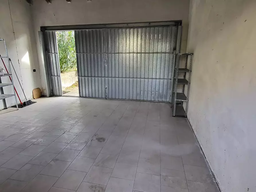 Immagine 39 di Villa in vendita  in Monte Grappa a Lonate Pozzolo