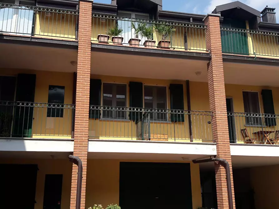 Immagine 8 di Appartamento in vendita  in Pirovano Visconti 3 a Carnago