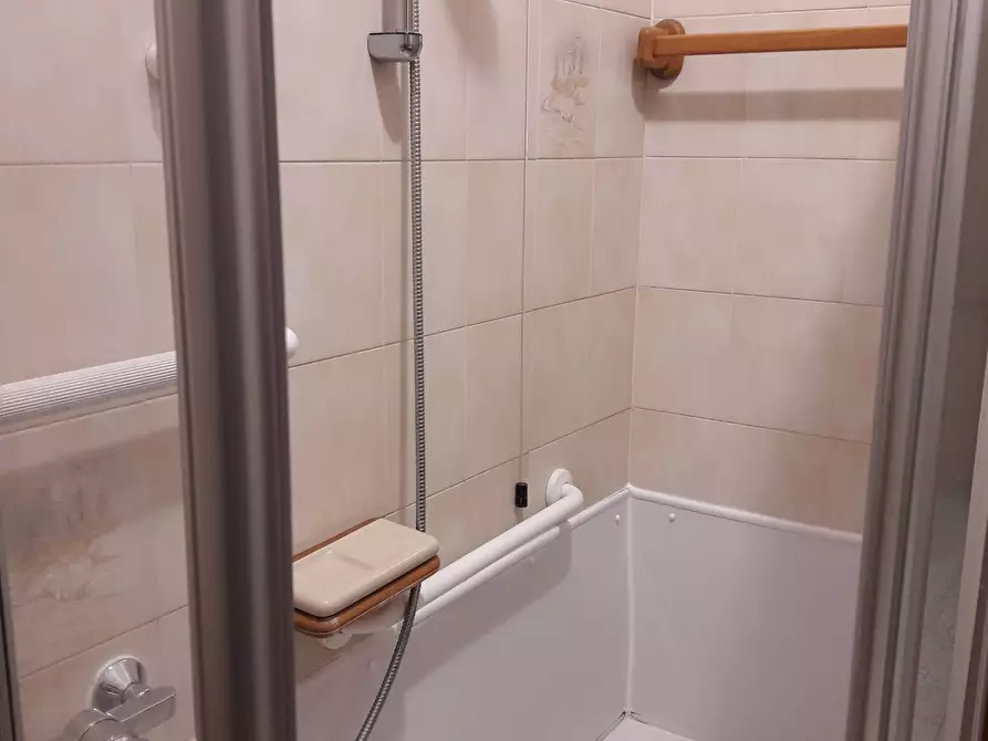 Immagine 10 di Appartamento in vendita  in via Volta a Agra