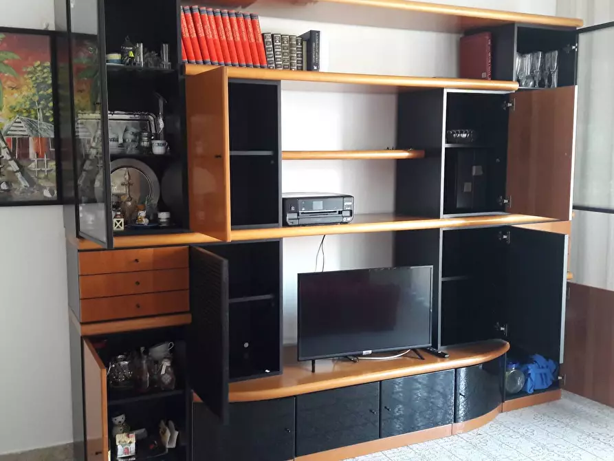 Immagine 2 di Appartamento in vendita  in via Volta a Agra