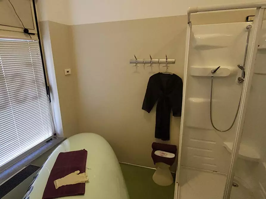 Immagine 16 di Negozio in vendita  in Roma a Gallarate