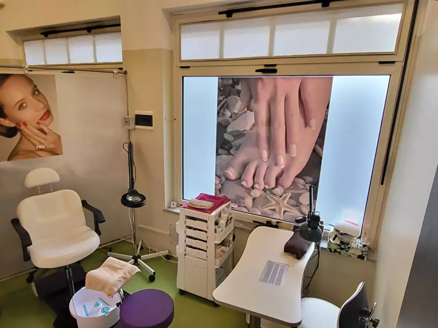 Immagine 10 di Negozio in vendita  in Roma a Gallarate