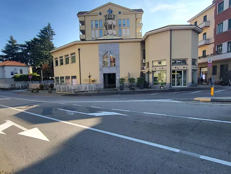 Immagine 2 di Negozio in vendita  in Roma a Gallarate
