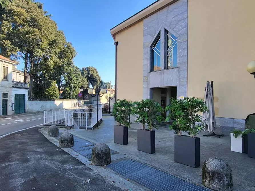 Immagine 3 di Negozio in vendita  in Roma a Gallarate