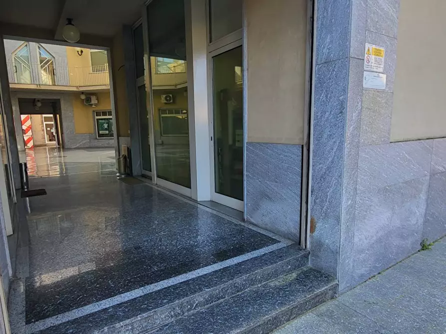 Immagine 20 di Negozio in vendita  in Roma a Gallarate