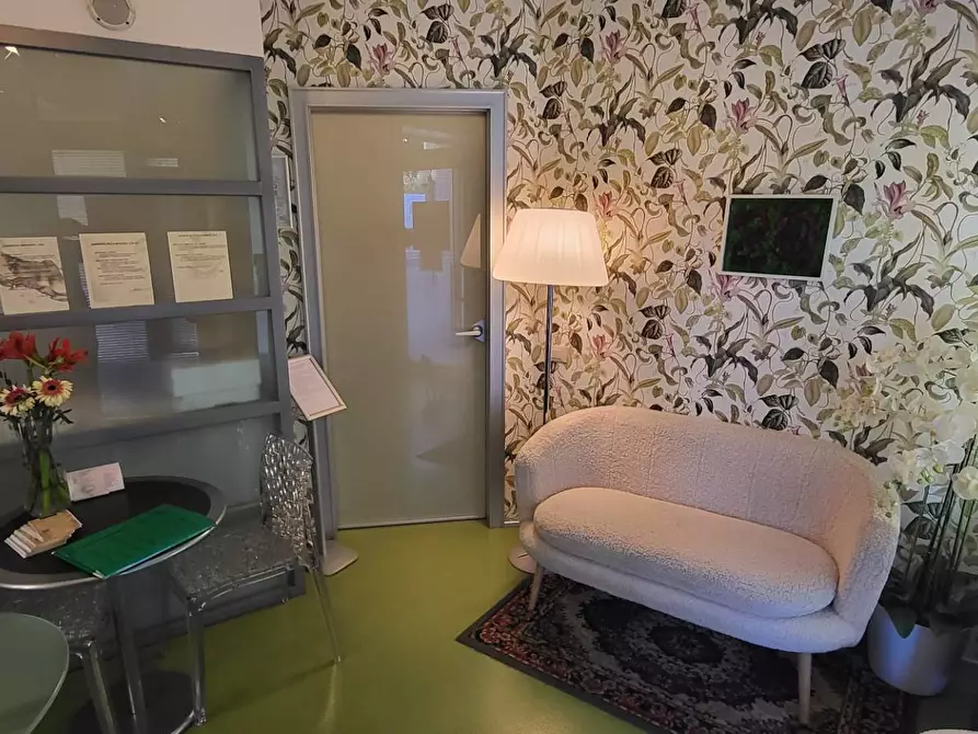 Immagine 5 di Negozio in vendita  in Roma a Gallarate