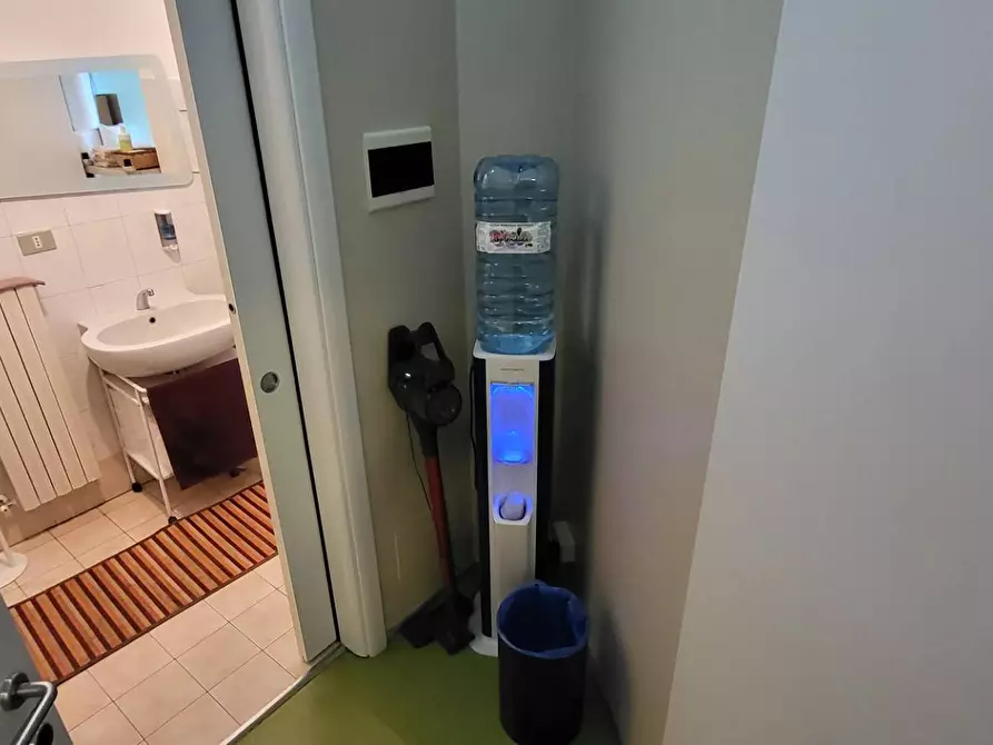 Immagine 22 di Negozio in vendita  in Roma a Gallarate