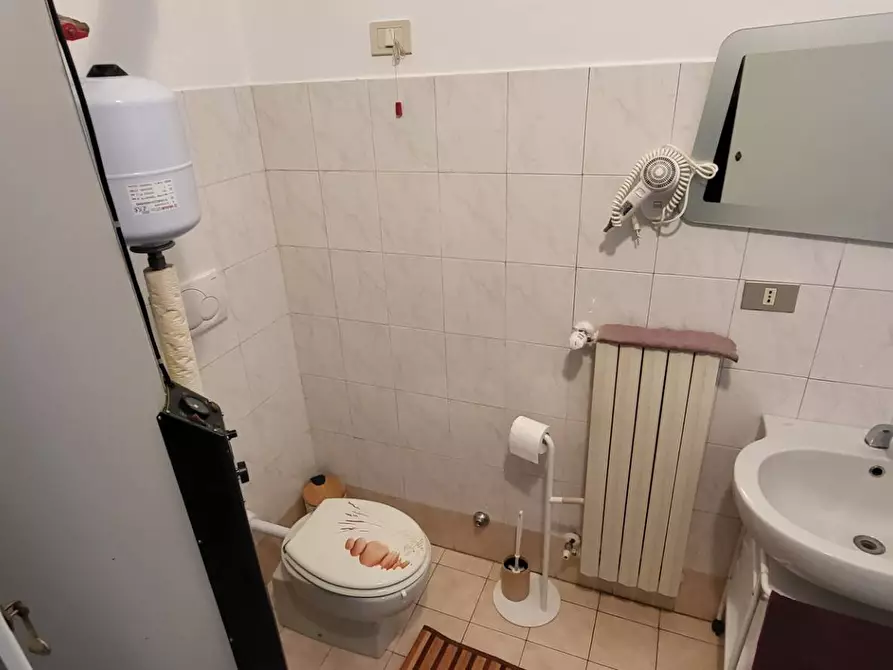 Immagine 23 di Negozio in vendita  in Roma a Gallarate