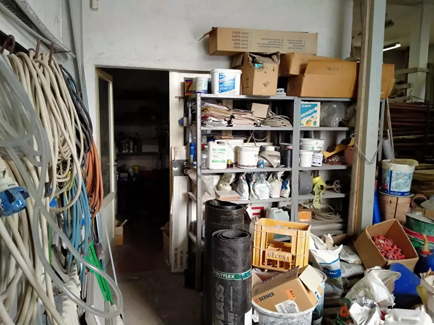 Immagine 14 di Locale commerciale in vendita  in uguaglianza 27 a Vergiate