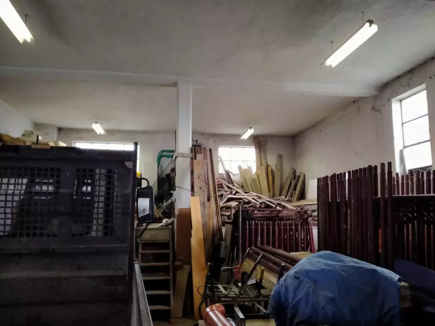 Immagine 16 di Locale commerciale in vendita  in uguaglianza 27 a Vergiate