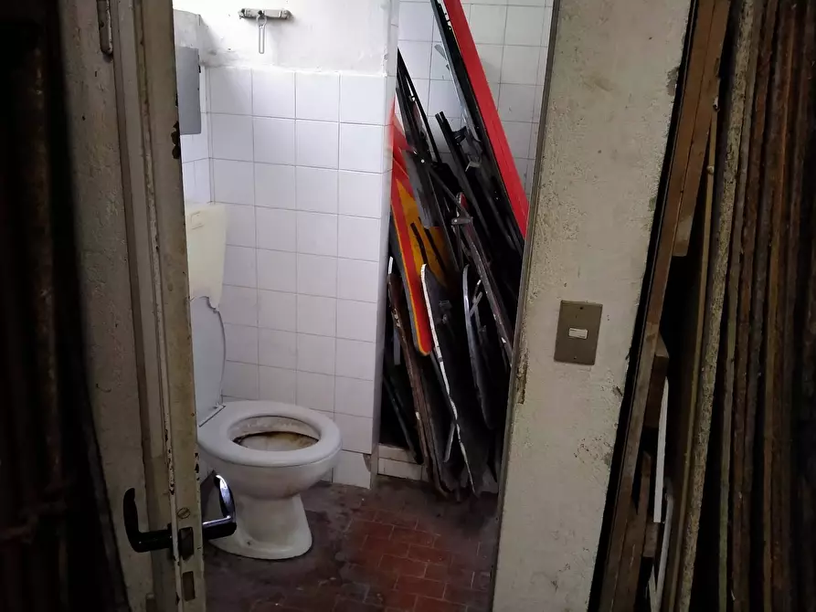 Immagine 23 di Locale commerciale in vendita  in uguaglianza 27 a Vergiate