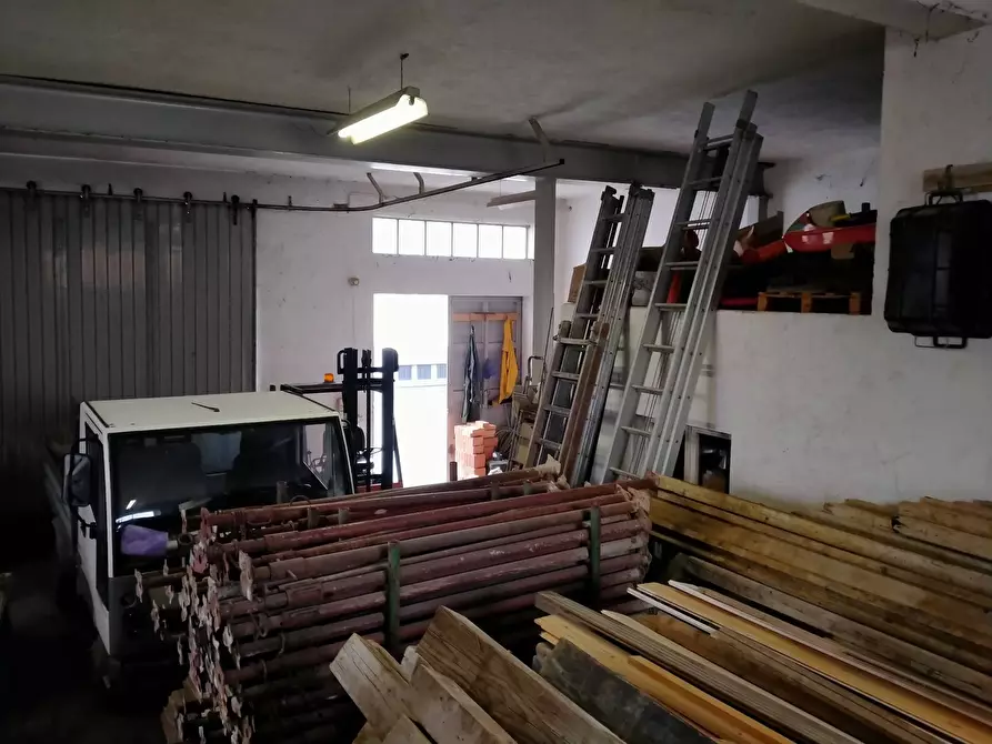 Immagine 20 di Locale commerciale in vendita  in uguaglianza 27 a Vergiate