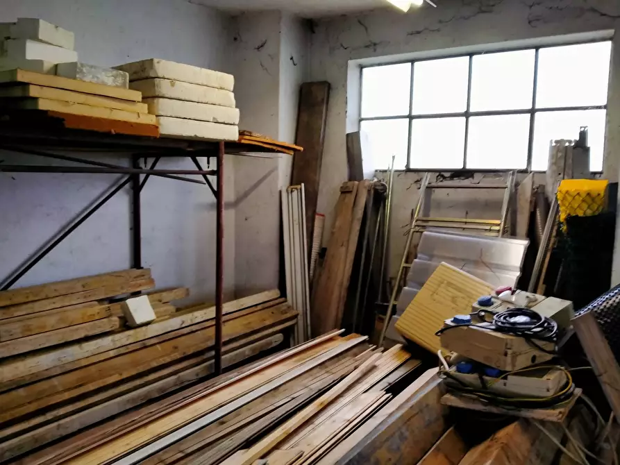 Immagine 21 di Locale commerciale in vendita  in uguaglianza 27 a Vergiate