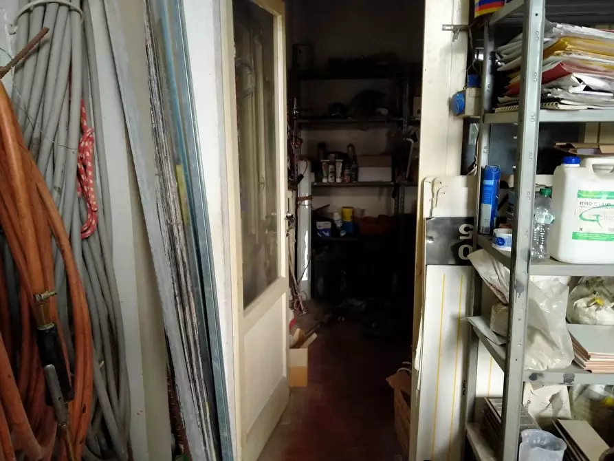 Immagine 19 di Locale commerciale in vendita  in uguaglianza 27 a Vergiate